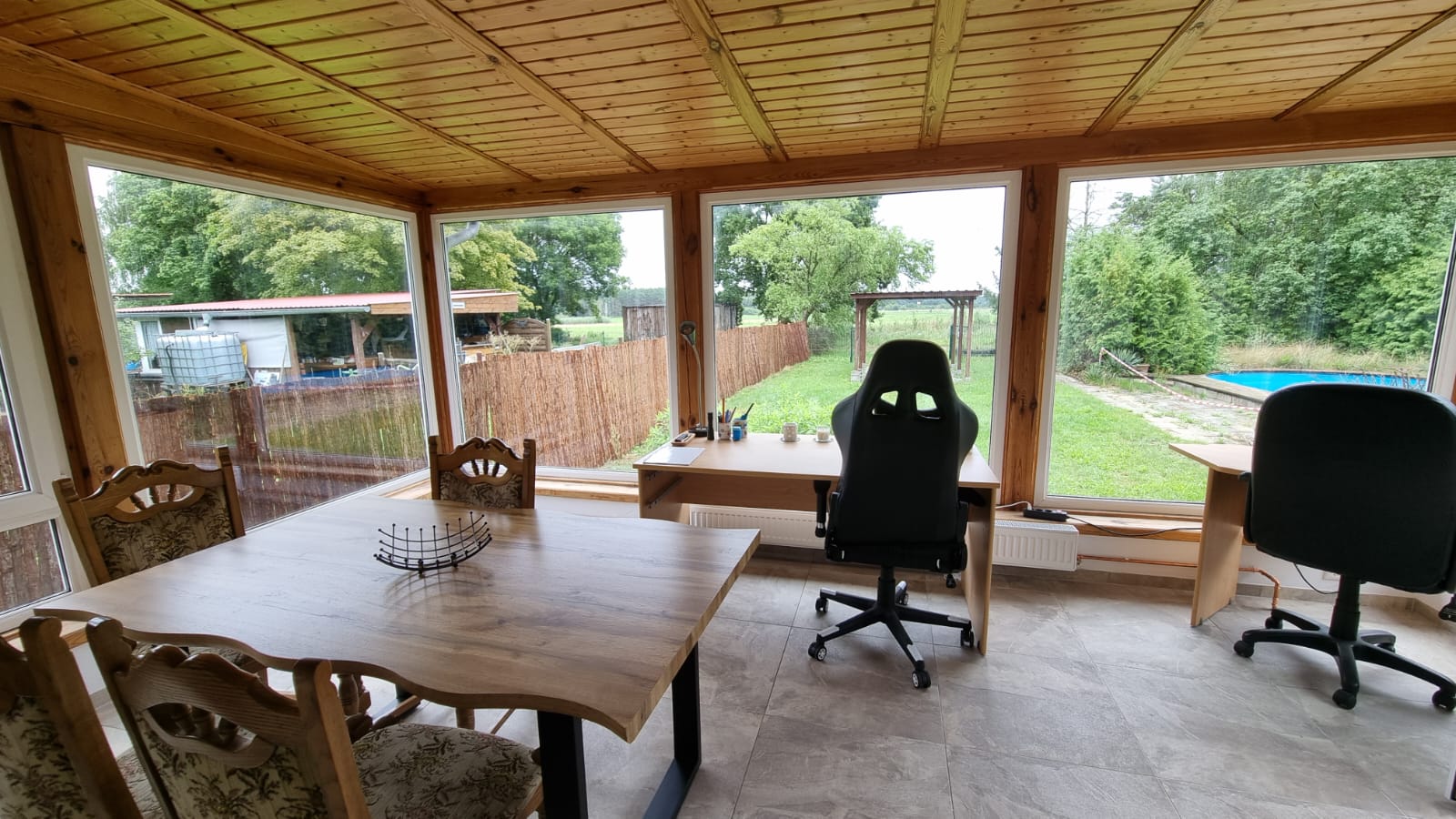 Wintergarten mit Arbeitsbereich